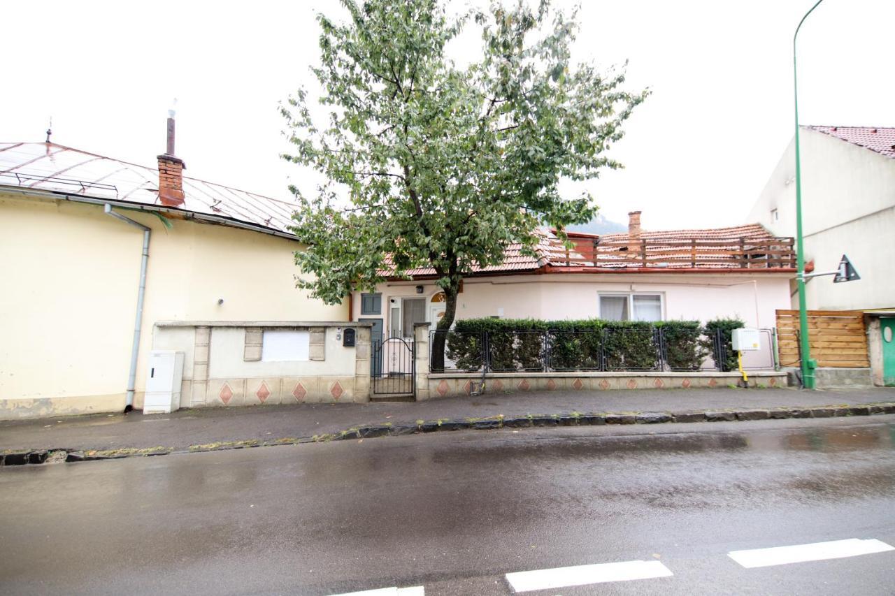 June Studio Apartman Brassó Kültér fotó